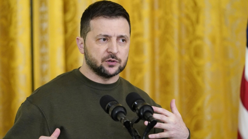 "Позорный цирк": французский политик осудил новую просьбу Зеленского 