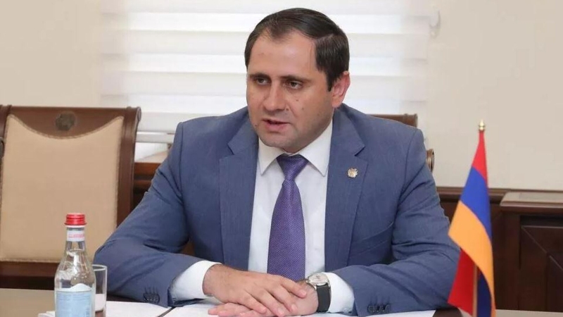 Министр обороны Армении опроверг слухи об отставке