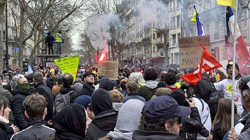 Протестующие против пенсионной реформы освистали премьера Франции