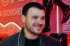 Популярный российский певец рассказал о строительстве домов для четверых детей