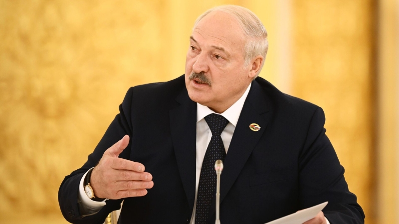 Лукашенко заявил, что не будет затевать с Западом игры на поле демократии