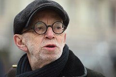 Известного российского поэта сбила машина в Москве. Он находится в тяжелом состоянии