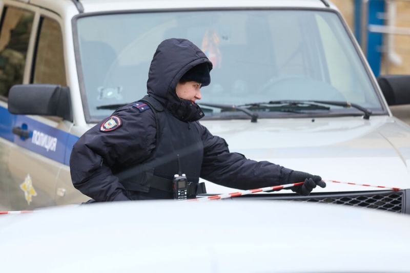 Беспилотник врезался в административное здание в Белгороде 