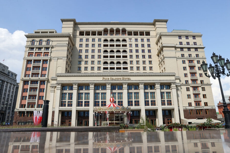 Приставы требуют изъять у Хотина часть отеля Four Seasons в пользу государства 