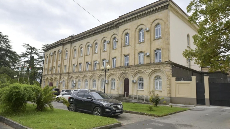 В Абхазии задержали мужчину, стрелявшего около парламента