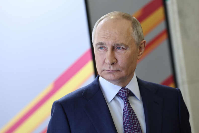 «Сидят по щелям и подвалам»: Путин предложил сдаться остаткам ВСУ в Курской области 