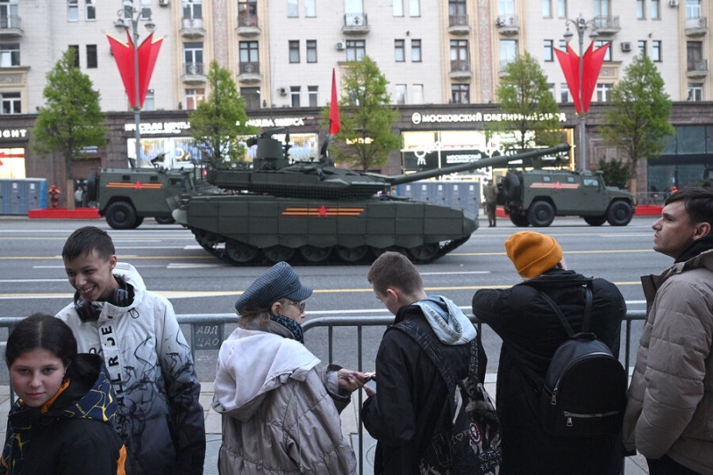 Связь, банки, транспорт: что ограничат в Москве в майские праздники 