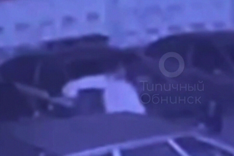 В Калуге учительница в декрете подожгла машины Росгвардии. Скрываясь, она попала в ДТП 