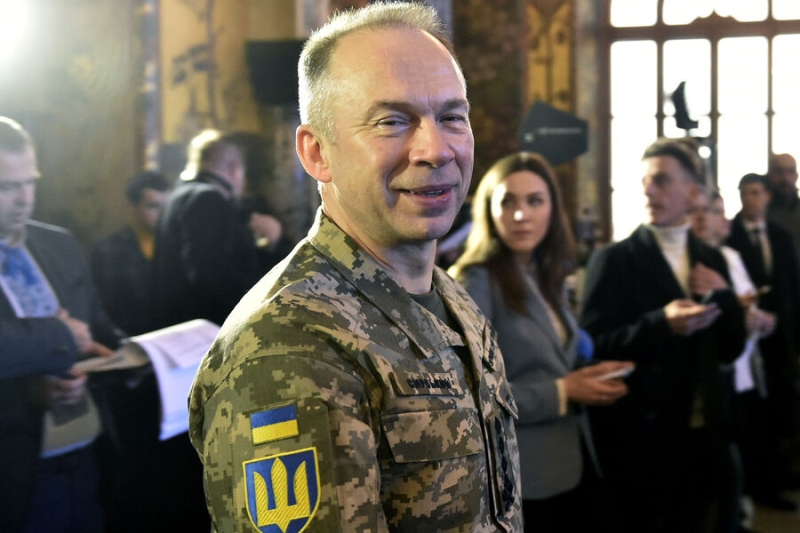 На лечение отца: главком ВСУ Сырский перевел в Россию миллион рублей 