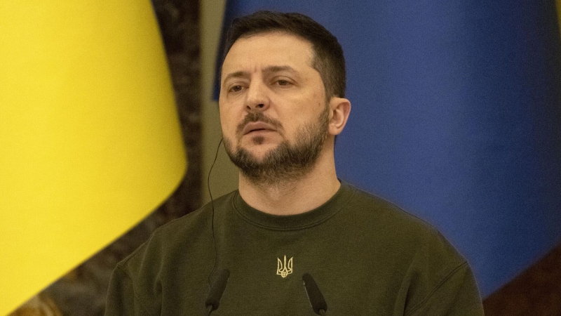 Зеленский внес в Раду проект о продлении военного положения, пишут СМИ