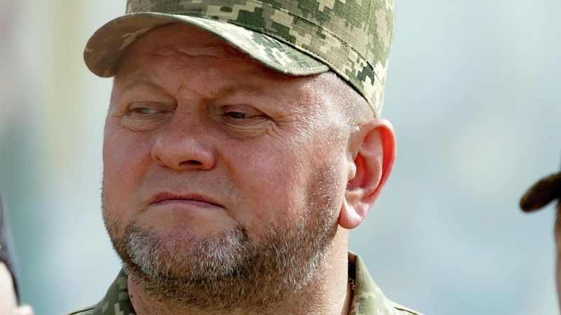 Залужный отказался присоединиться к команде Зеленского, пишут СМИ