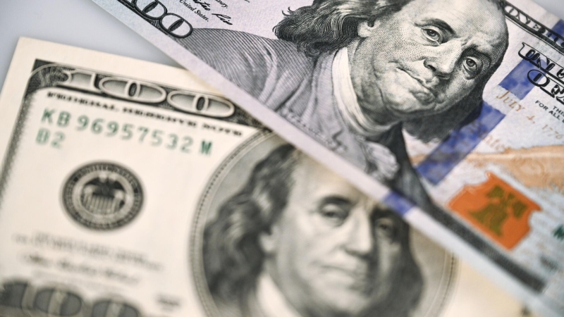 Доля доллара в расчетах через SWIFT опустилась до минимума с 2024 года