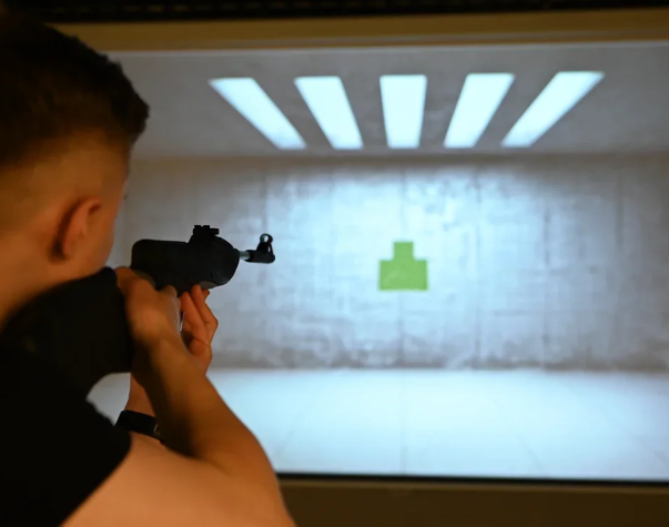 Любители оружия и домашний стрелковый тренажер: особенности и преимущества