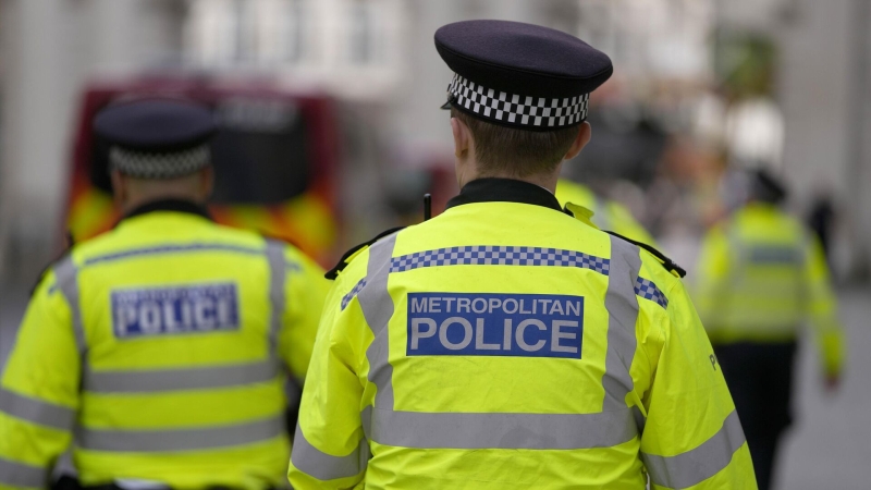 Полиция Англии сообщила, что не рассматривает нападение в поезде как теракт